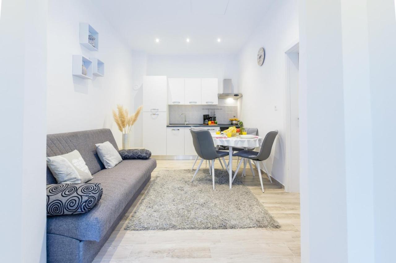 Charming Apartment In Town Center Pula Eksteriør billede